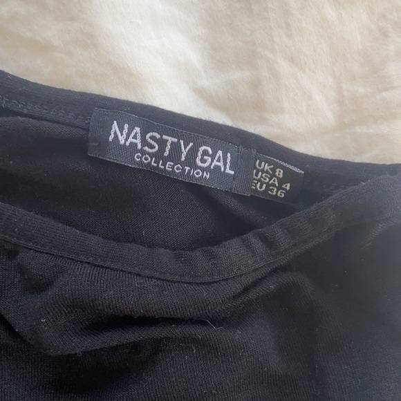 BLACK ONE-SHOULDER CROPTOP (NastyGal) - Picture 2 of 3
